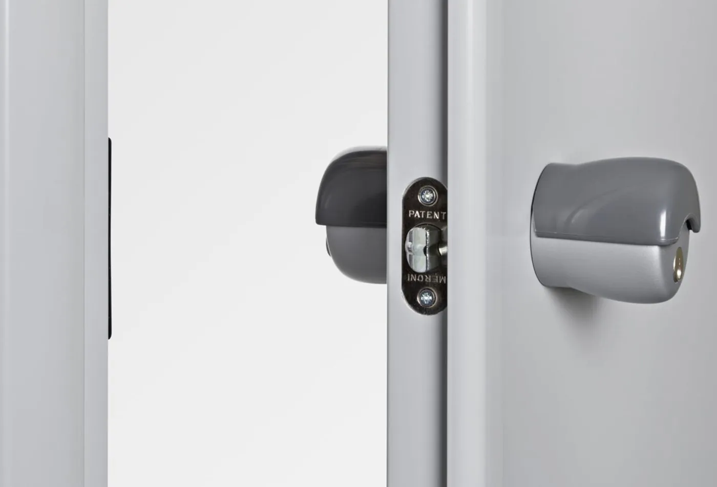 Connecticut Flexa — Porta tecnica per edilizia non residenziale con profilo in PVC, Skema Libero Latina e Roma