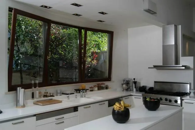 Bovindo in legno in cucina — Latina e Roma