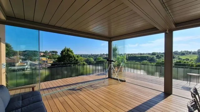 Veranda coperta con vetrate panoramiche — Latina e Roma