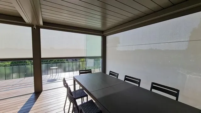 Pergola bioclimatica con tende screen — Latina e Roma