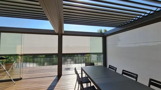 Pergola bioclimatica a lame orientabili — Latina e Roma