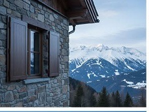 Persiane e scuroni in alluminio Gruppo Mia — casa di montagna in pietra