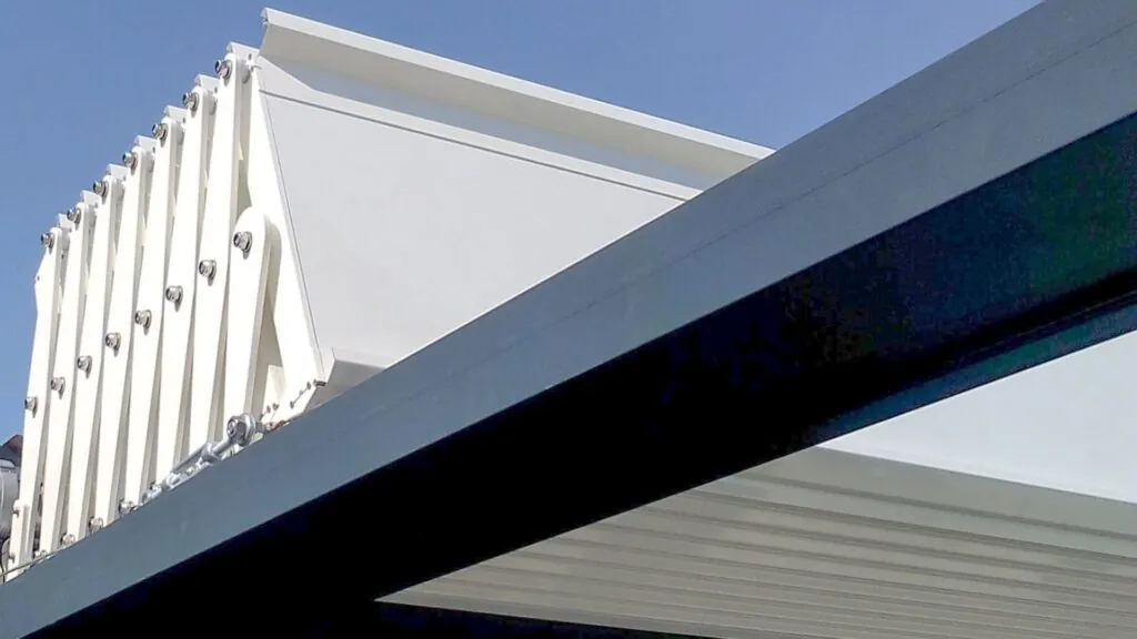 A301 Open (Biotermica) — pergola retrattile con isolamento termico e tetto piano, Skema Libero Latina e Roma