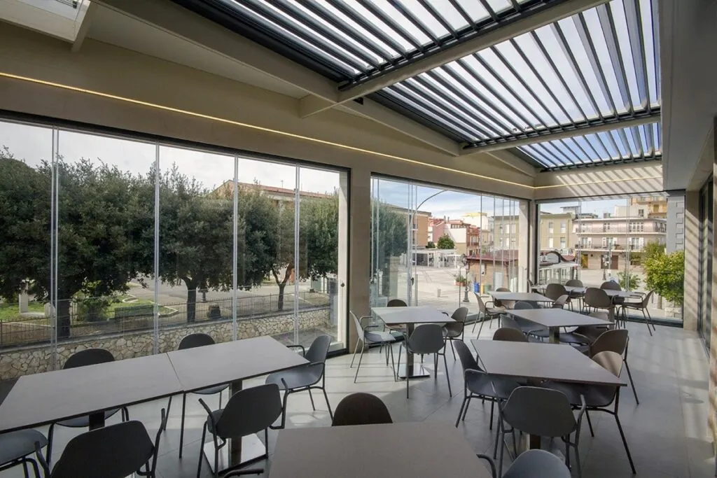 Pergola Bioclimatica ADARTE — pergola bioclimatica a lamelle orientabili (autoportante o addossata), Skema Libero Latina e Roma