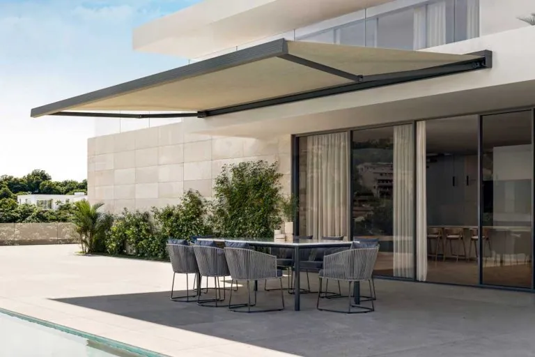 Tenda a bracci R95 Stone — Tenda a bracci con cassonetto, Skema Libero Latina e Roma
