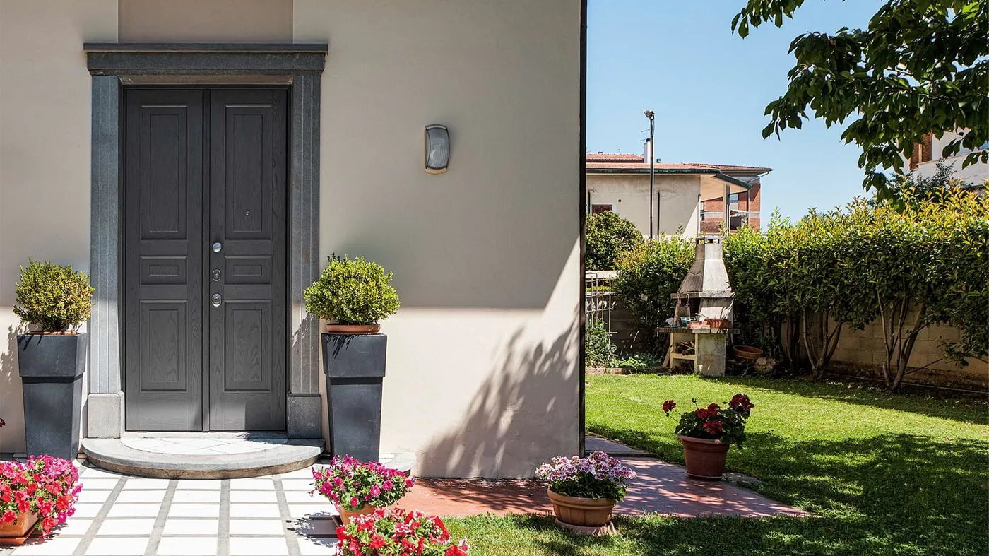 Evolution — Porta blindata battente con cerniere a vista, Skema Libero Latina e Roma