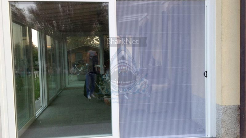 SharkNet 04 (Zeroquattro) — zanzariera plissettata scorrevole per finestre, Skema Libero Latina e Roma