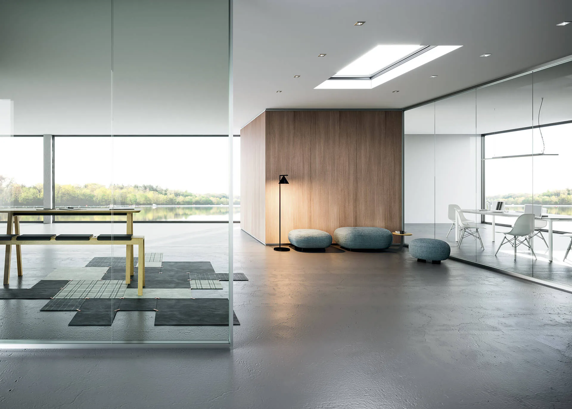 Pareti vetrate EVOLVINWALL a tutta altezza in un ufficio luminoso con volume in legno, pouf e vetrate sul lago