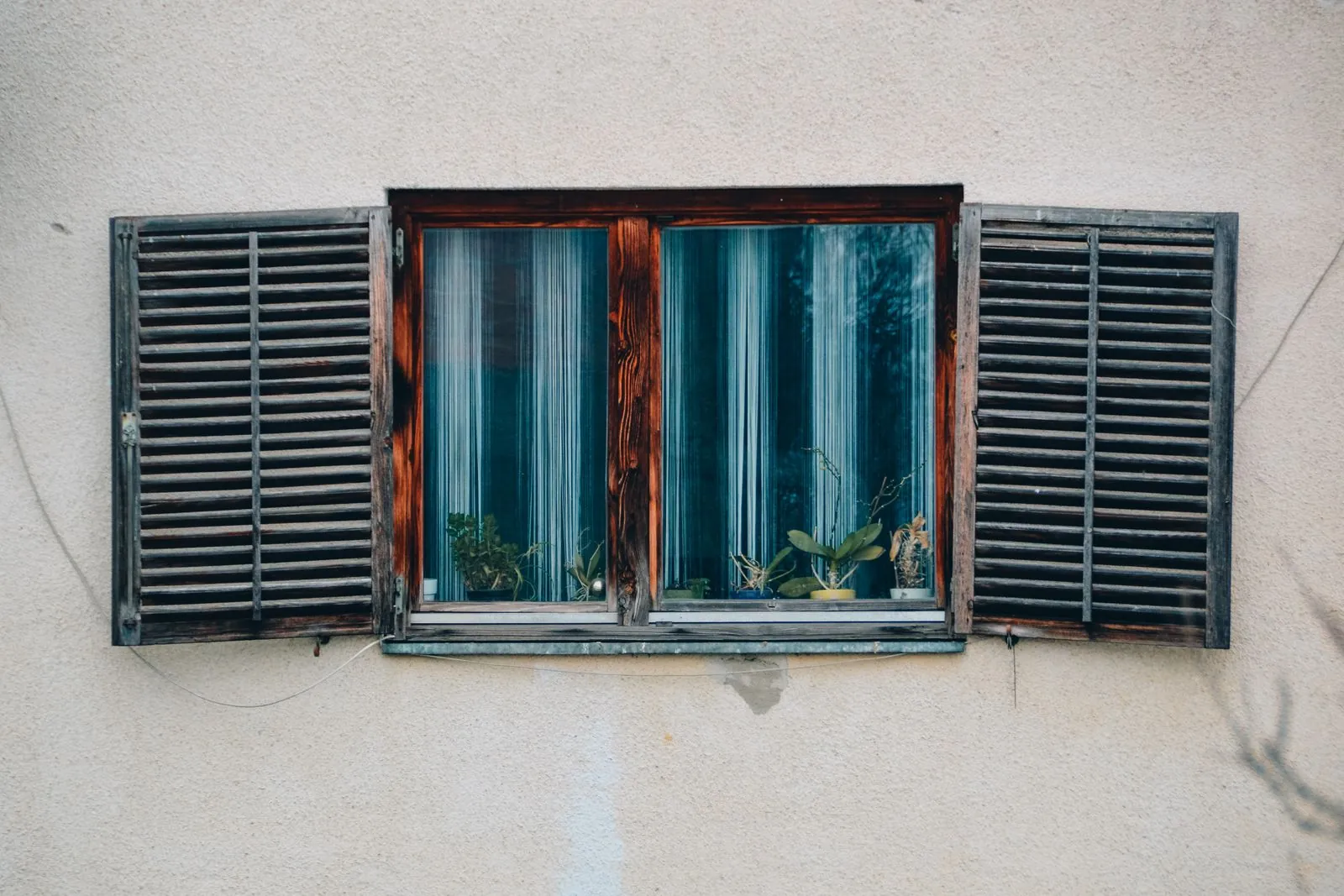 Sostituire gli infissi in condominio: decoro architettonico, delibera e permessi